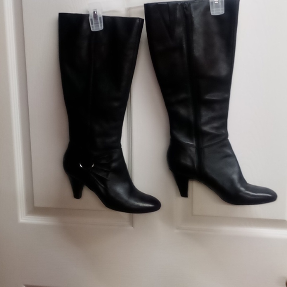 Naturalizer leather heeled boots